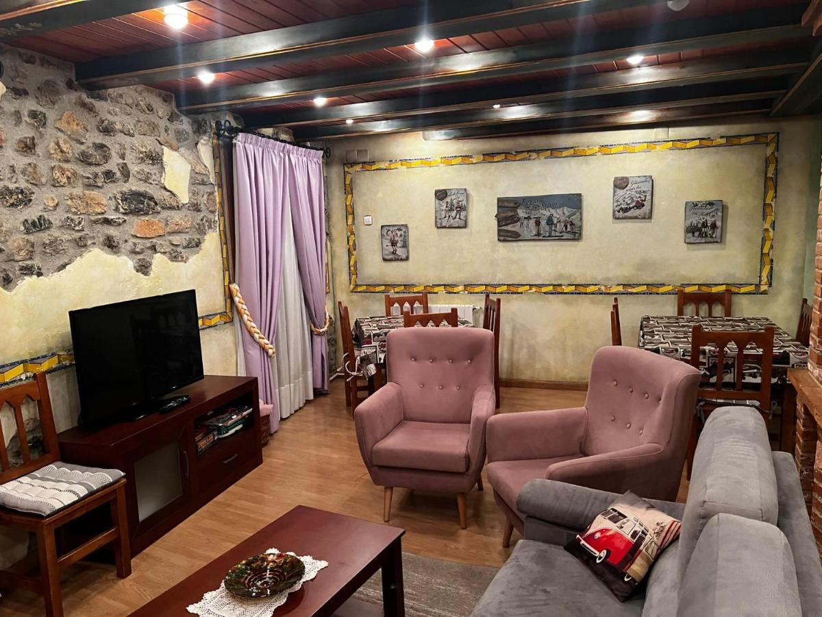 Casa Pelentos Sandiniés Esterno foto